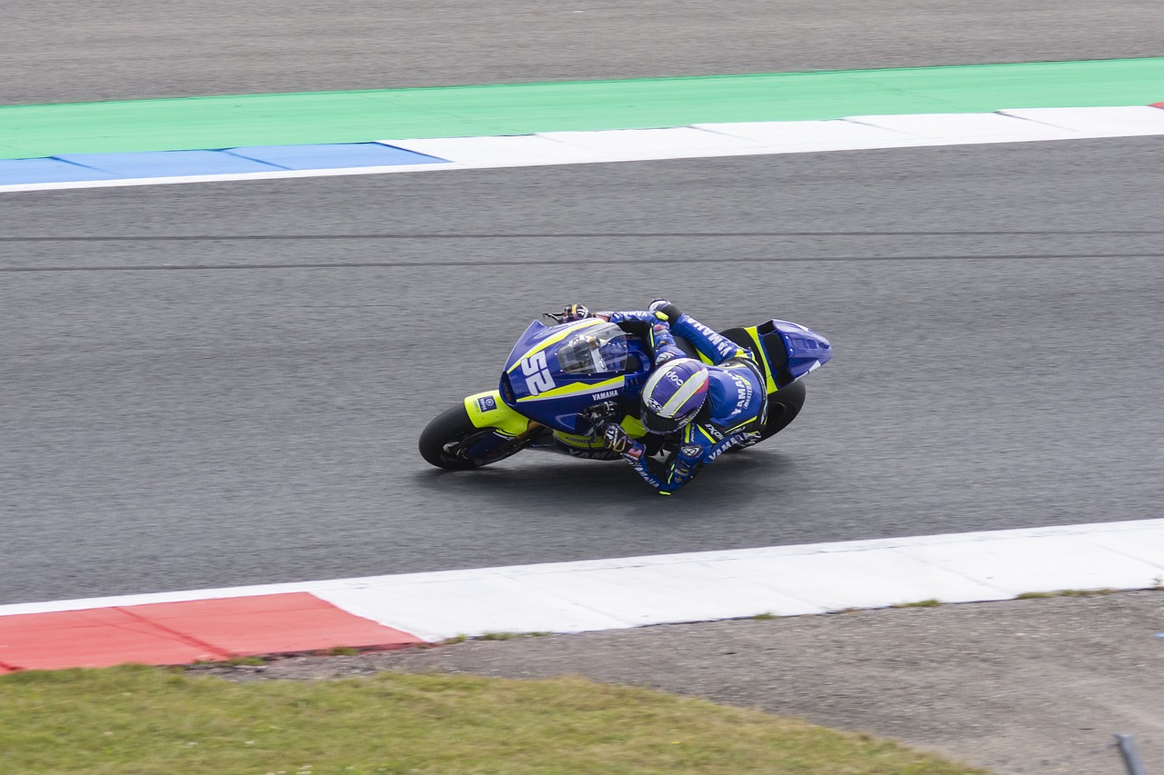 女生骑电车面试王安宇新剧群演，结果电动车被录取了.